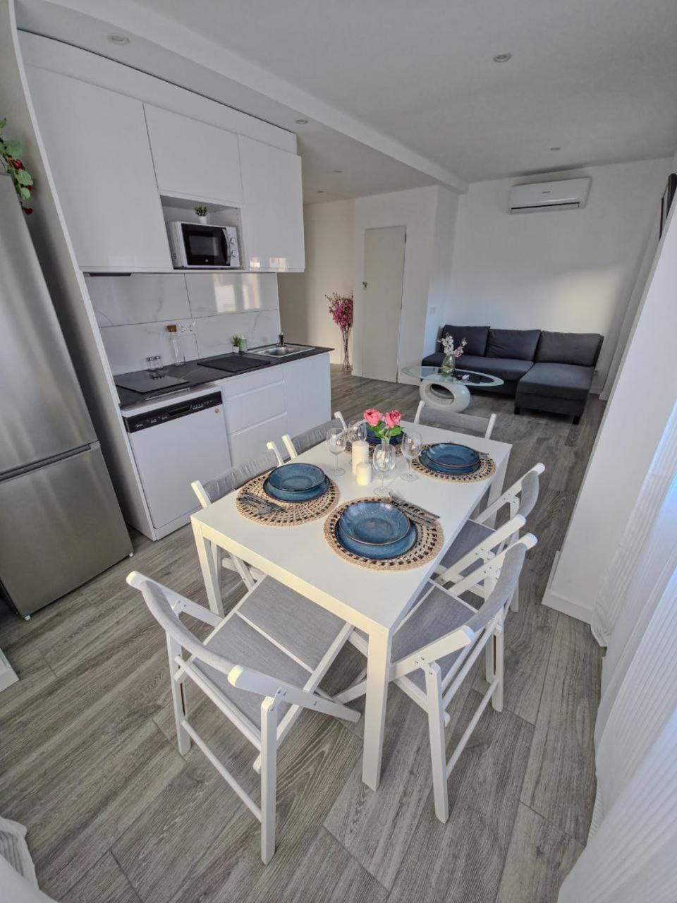 Living room, Dining area