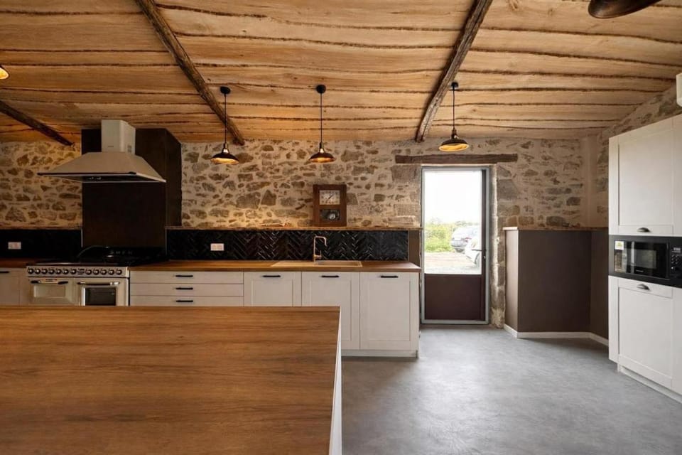 La Felicita Grange rénovée, piscine, pour 15 personnes Villa in Pays de la Loire