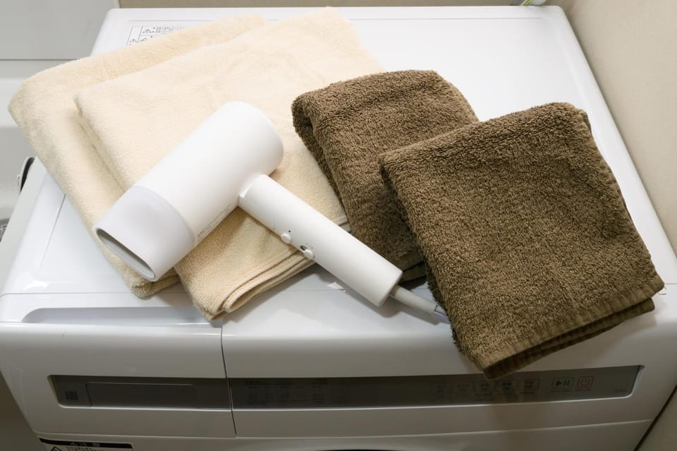 hair dryier, towels