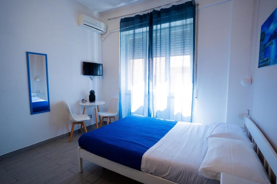 TV and multimedia, Photo of the whole room, Bedroom, air conditioner
