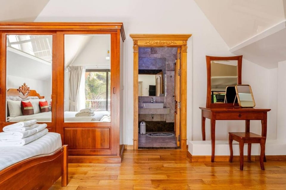 4BR Private Pool Villa NaiHarn Villa in Rawai