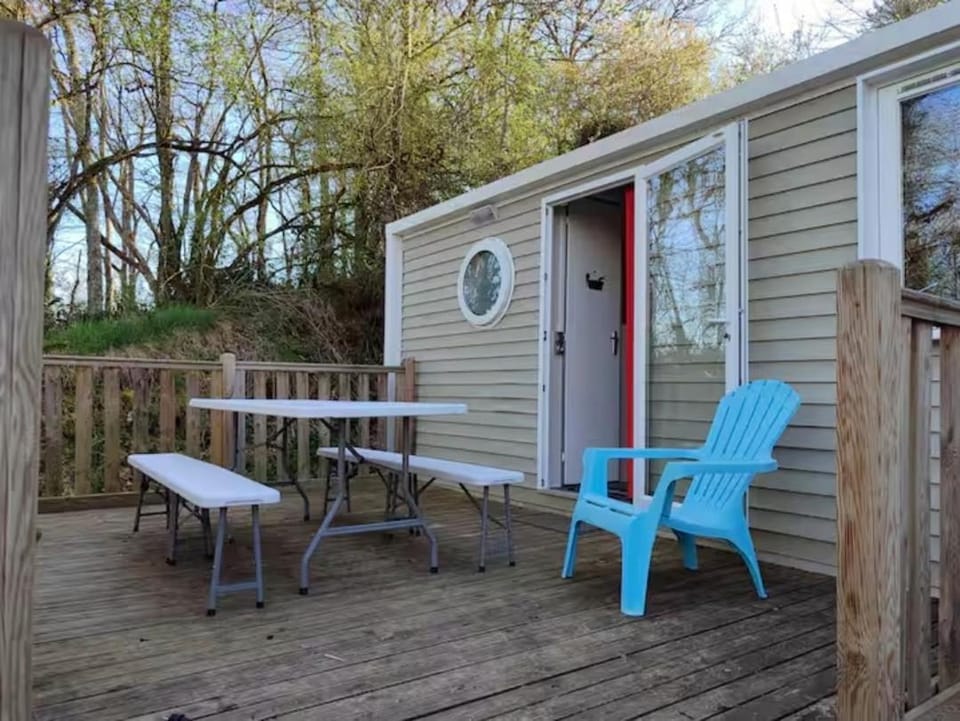 Mobil-home 3 chambres Camping les terrasses du lac Campground/ 
RV Resort in Auvergne-Rhône-Alpes