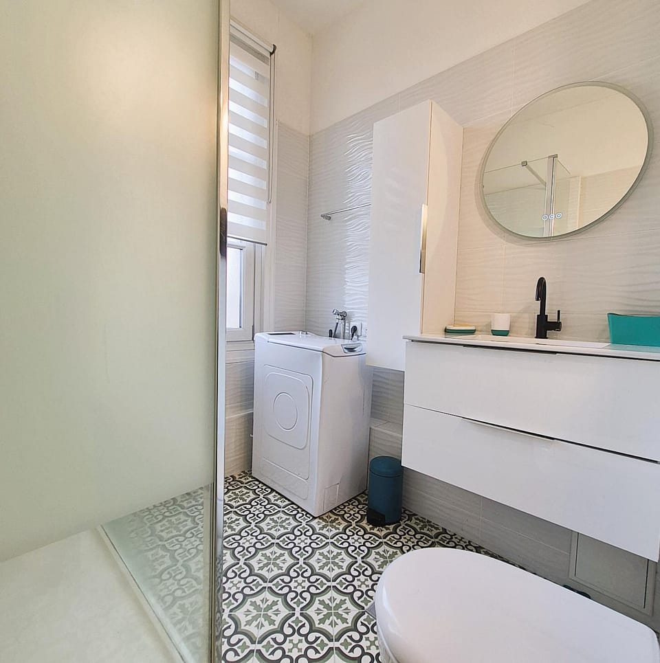 Shower, Bathroom, washing machine