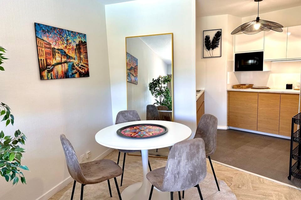 Apartment with Terrace & Pool Mandelieu Apartment in Mandelieu-La Napoule