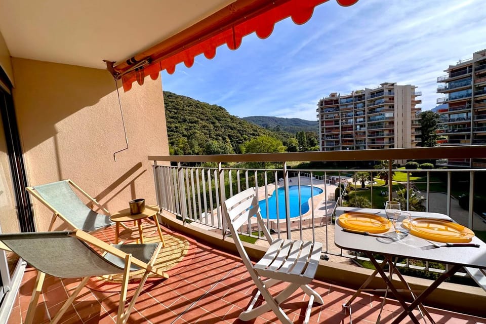Apartment with Terrace & Pool Mandelieu Apartment in Mandelieu-La Napoule