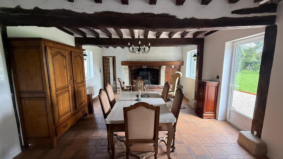 Living room, Seating area, Dining area, wardrobe