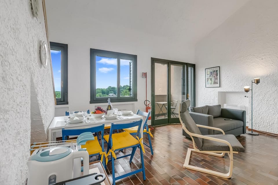 Living room, Dining area