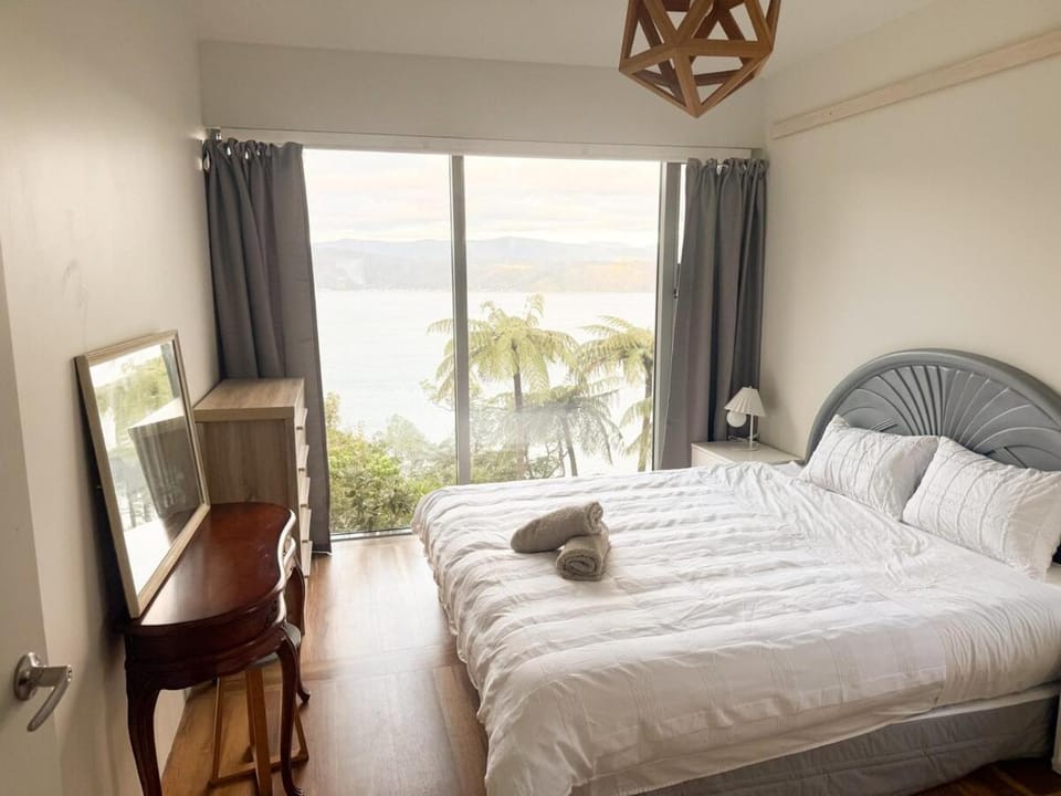 Character Stylish Home with Captivating Views House in Wellington
