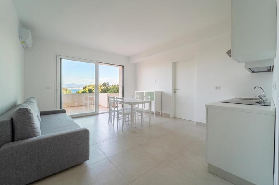 Balcony/Terrace, Living room, Seating area, Dining area, kitchen, air conditioner
