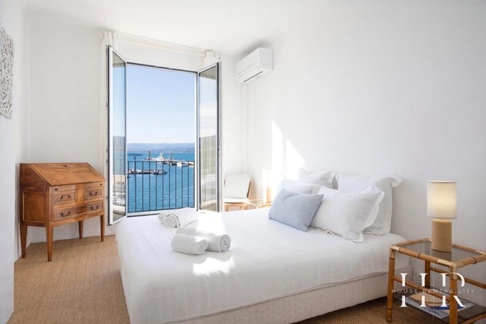 Duplex with panoramic views - Port of Saint-Tropez Apartment in Saint-Tropez