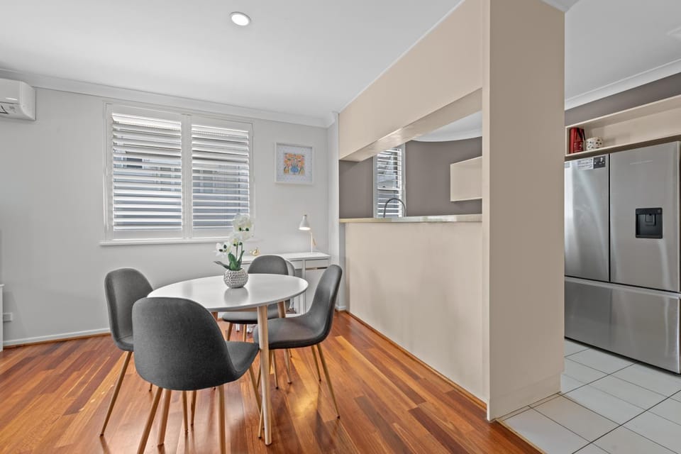 Kitchen or kitchenette, Living room, Seating area