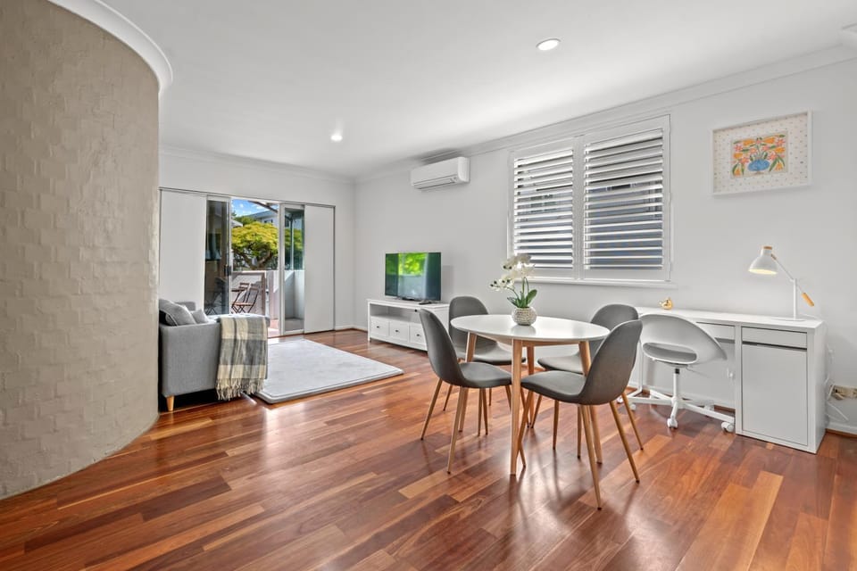 TV and multimedia, Kitchen or kitchenette, Dining area