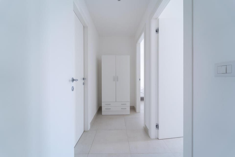 Facade/entrance, wardrobe