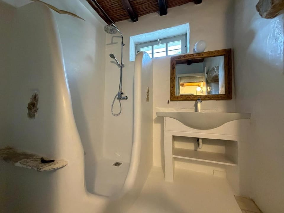 3 Bd Stonehouse with Swimming Pool Villa in Paros, Greece