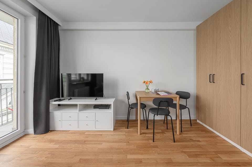 TV and multimedia, Dining area, wardrobe