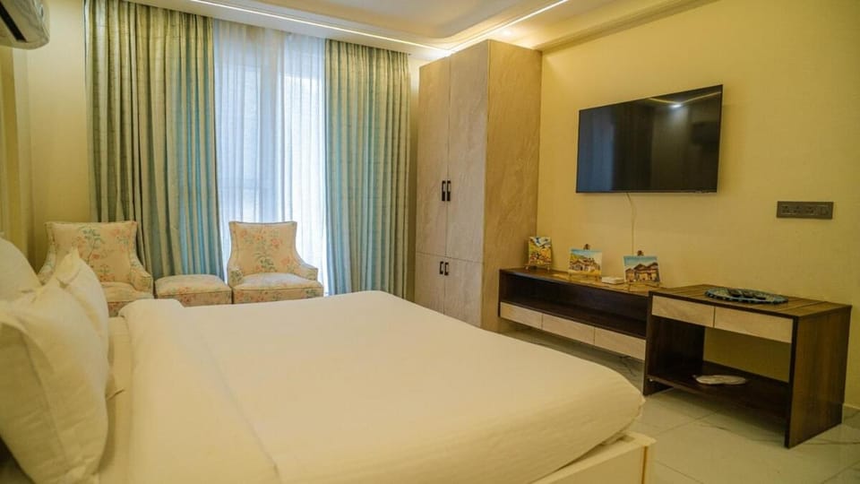 Aloha on Ganga Almost Heaven Terrace 2BHK condo wit pool Apartment in Rishikesh