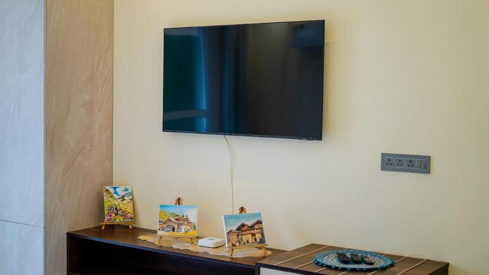 Aloha on Ganga Almost Heaven Terrace 2BHK condo wit pool Apartment in Rishikesh