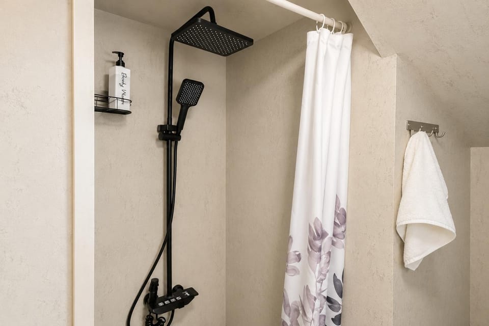 Shower, Bathroom, towels