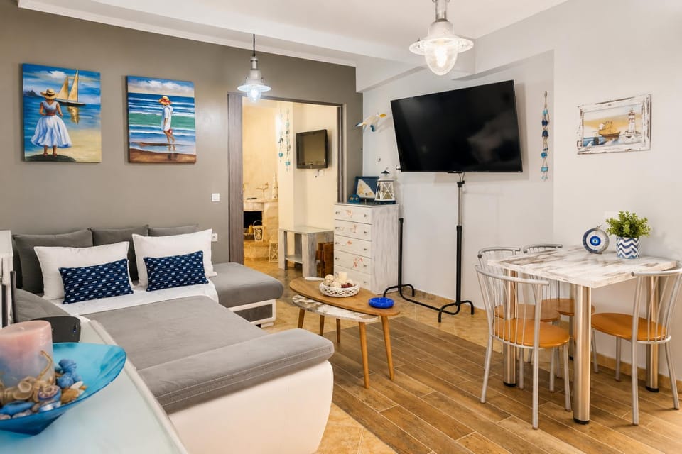 TV and multimedia, Living room, Seating area, Dining area