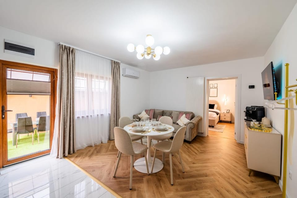 TV and multimedia, Kitchen or kitchenette, Living room, Seating area, Dining area, air conditioner