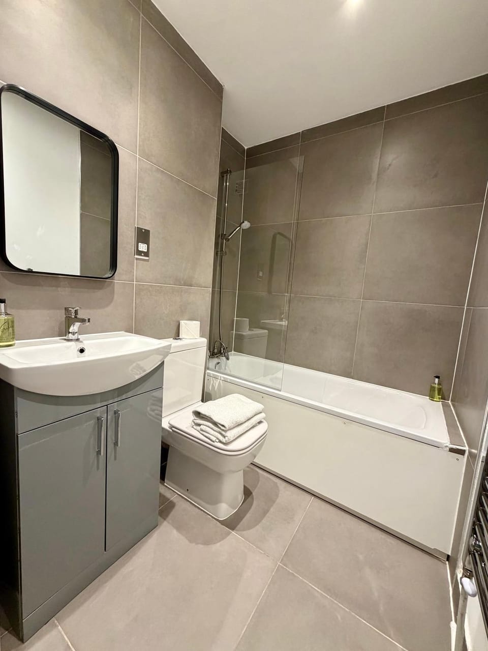 Shower, Toilet, Bathroom, Bath