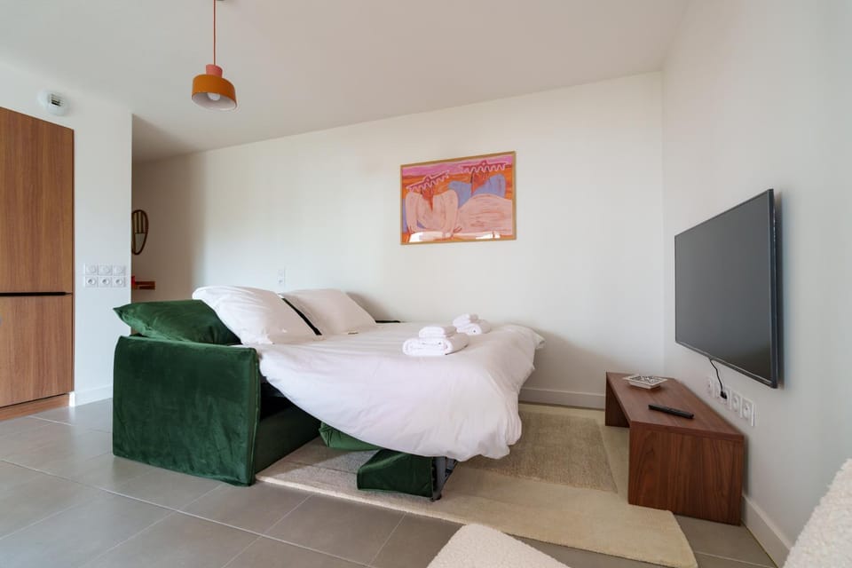 Bed, Night, Living room