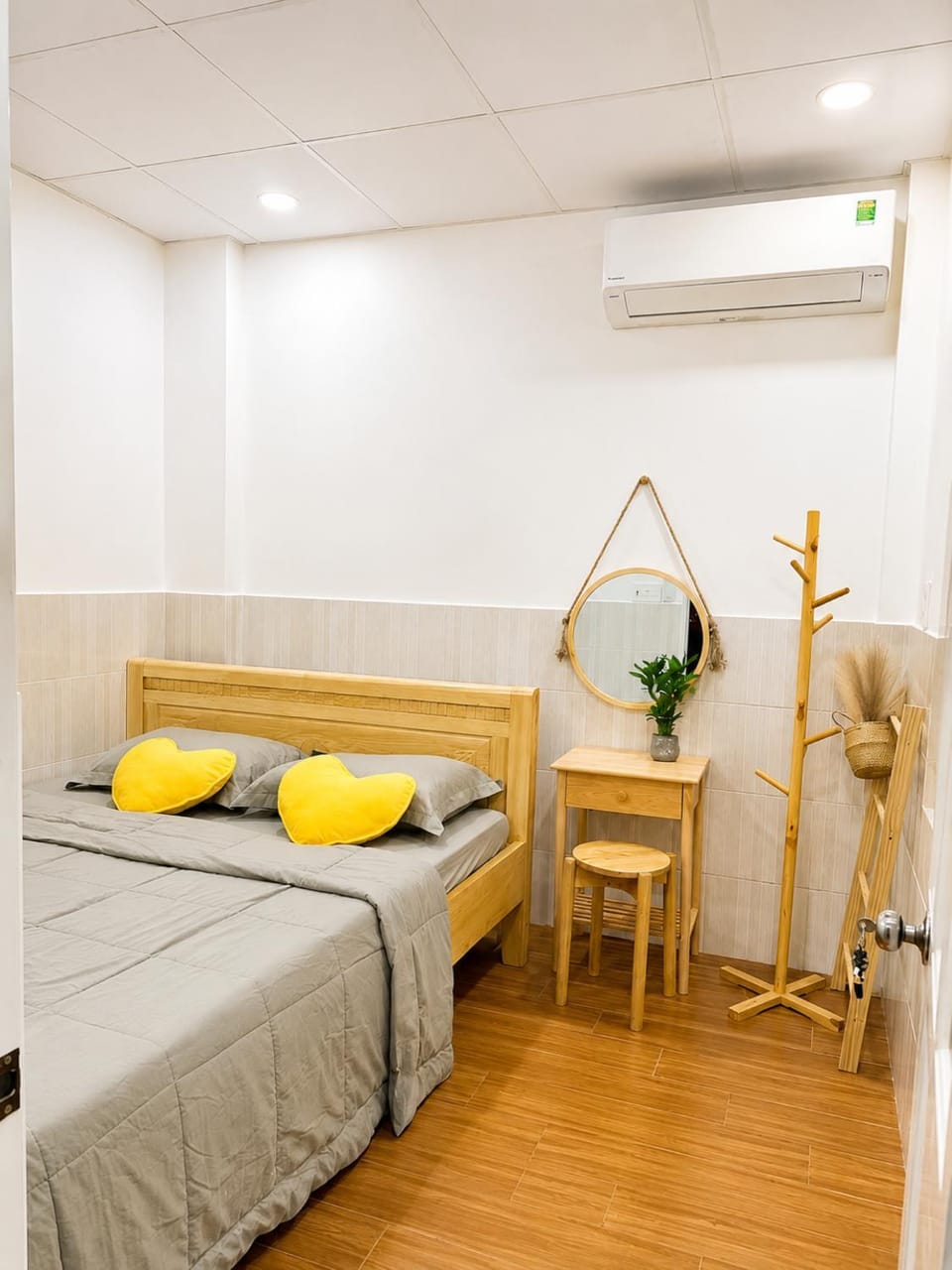 Bed, Photo of the whole room, Bedroom, air conditioner