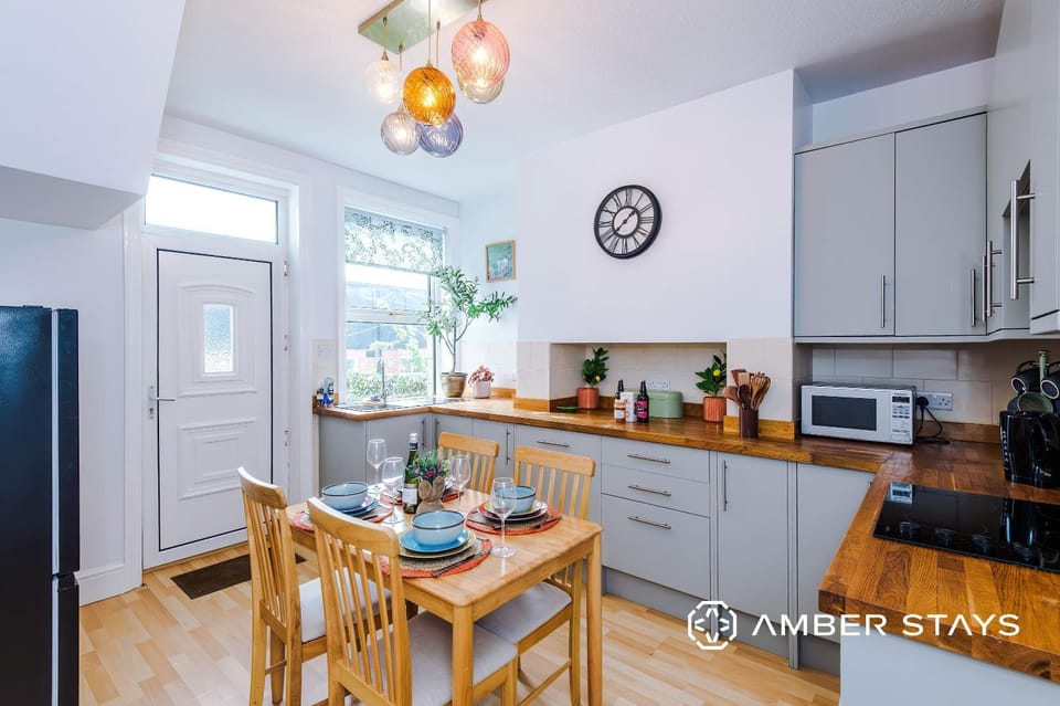 Food and drinks, Dining area, stove, toaster