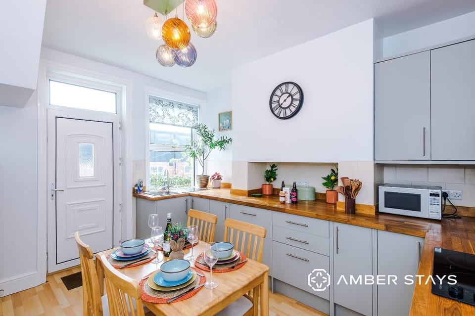 Kitchen or kitchenette, Food