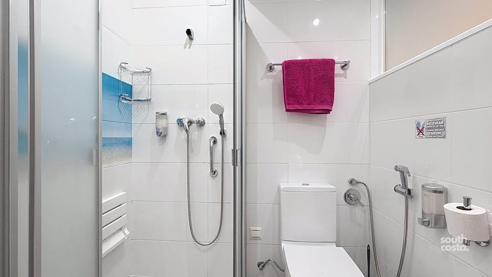 Shower, Bathroom, towels