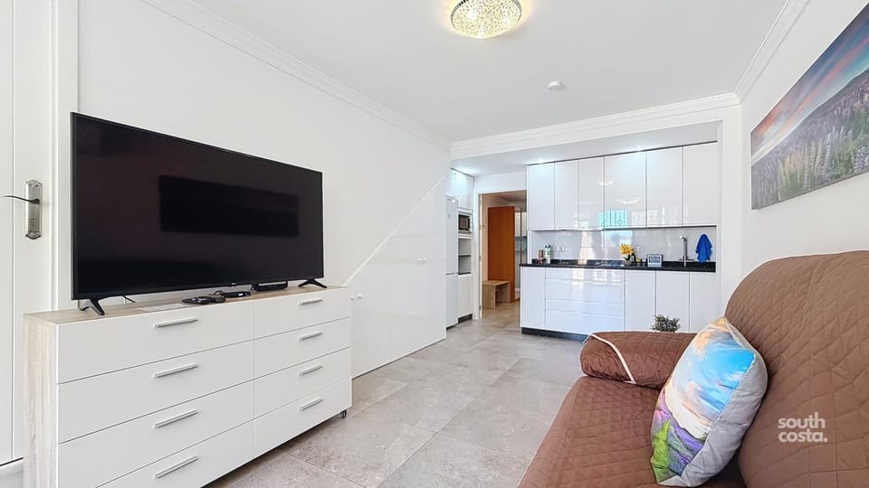 TV and multimedia, Kitchen or kitchenette, Living room