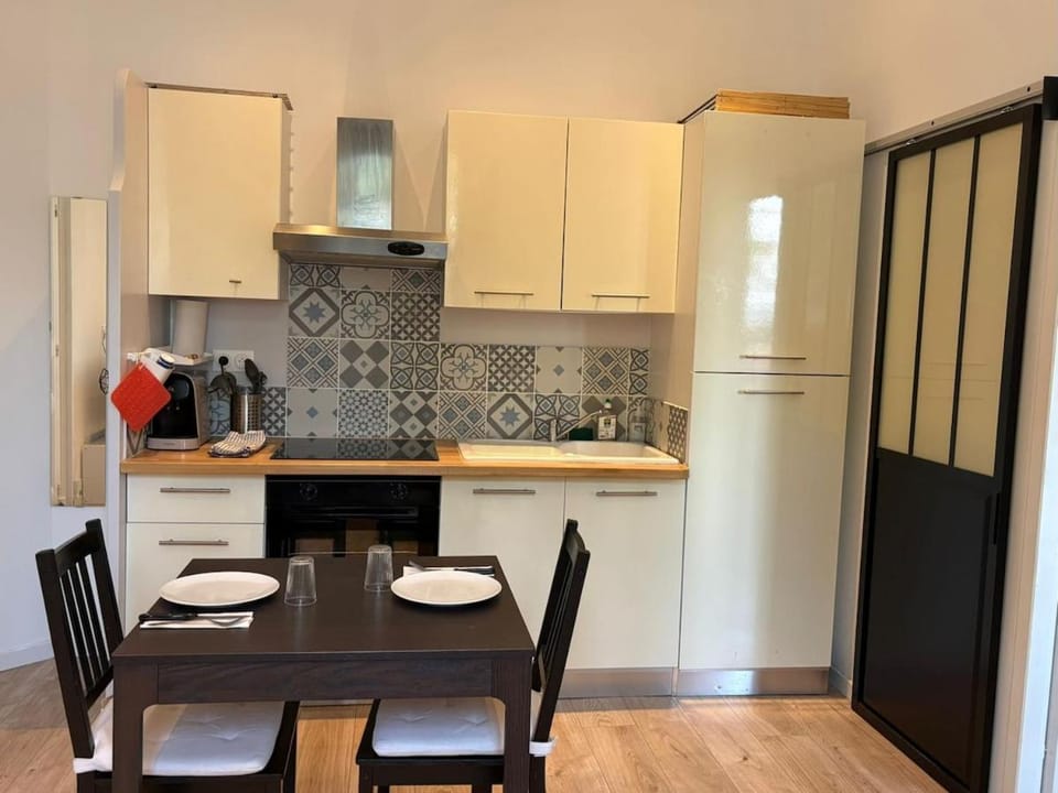 Dining area, kitchen
