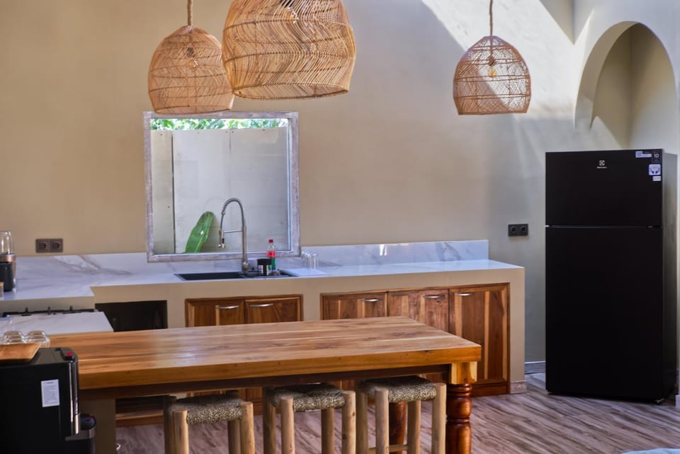 Kitchen or kitchenette, oven