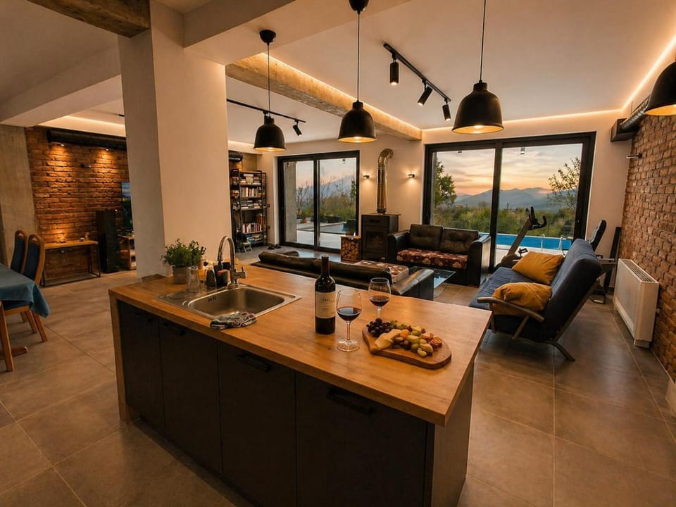 TV and multimedia, Kitchen or kitchenette, Food and drinks, Dining area