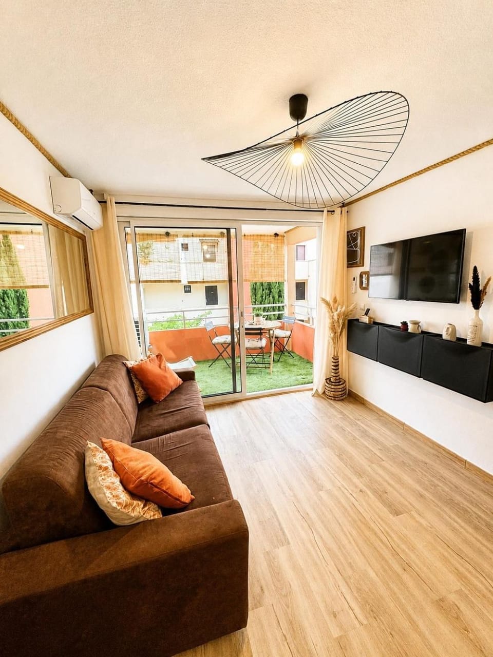 Communal lounge/ TV room