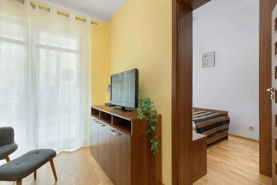 Bed, TV and multimedia, Photo of the whole room, Evening entertainment, Bedroom