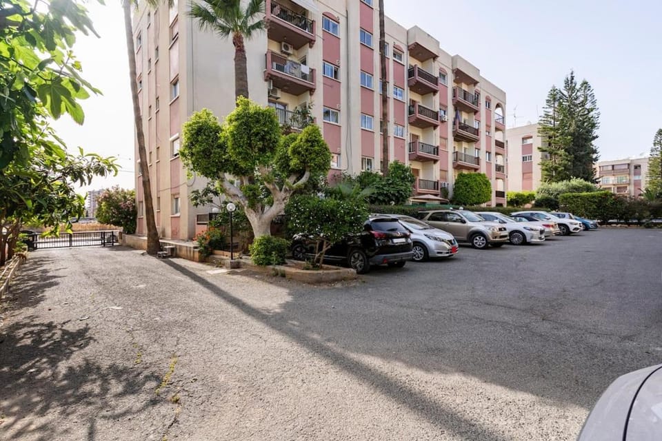 Seaside 2-BDR apartment with a pool Apartment in Germasogeia