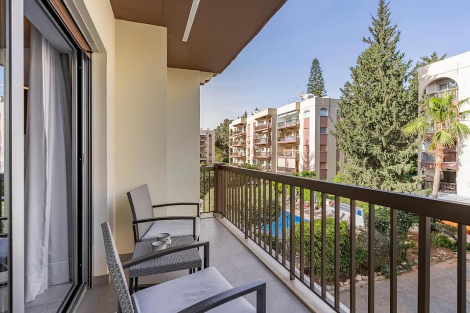 Seaside 2-BDR apartment with a pool Apartment in Germasogeia