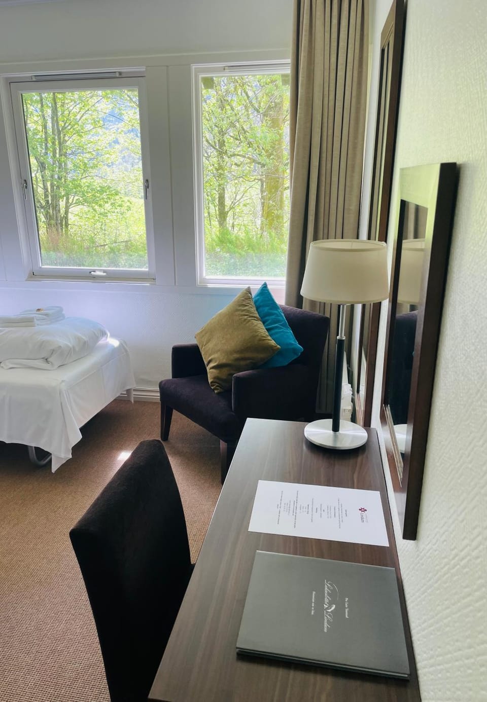 Bed, Photo of the whole room, Seating area