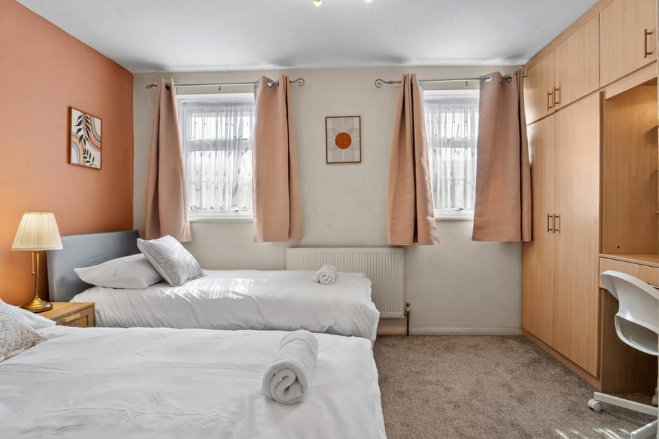 Bed, Photo of the whole room, Bedroom, towels, wardrobe