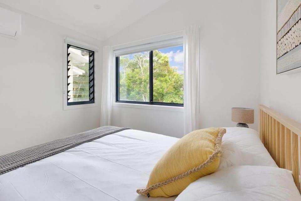 Bed, Photo of the whole room, Bedroom, wardrobe, air conditioner