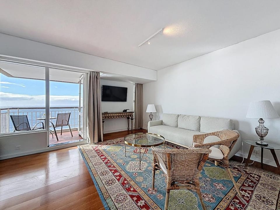 Quiet and stunning view Apartment in Funchal