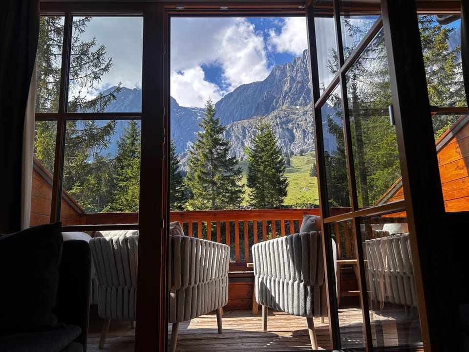 View (from property/room), Balcony/Terrace, Mountain view