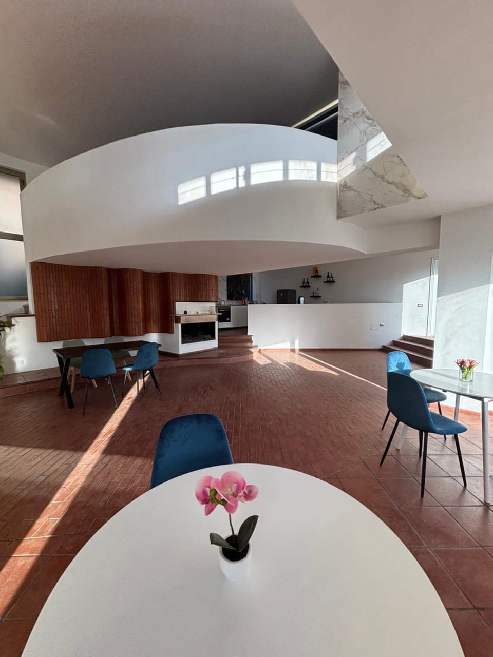 Living room, Breakfast