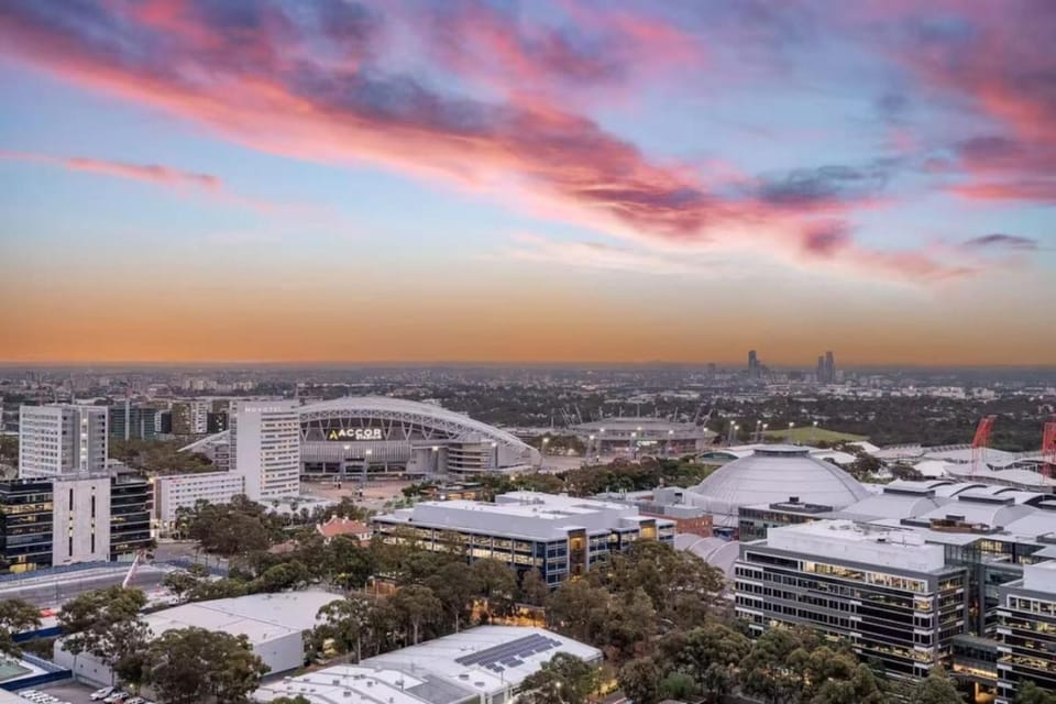 Luxurious Stylish Courtyard View near Olympic Park Hotel in Lidcombe