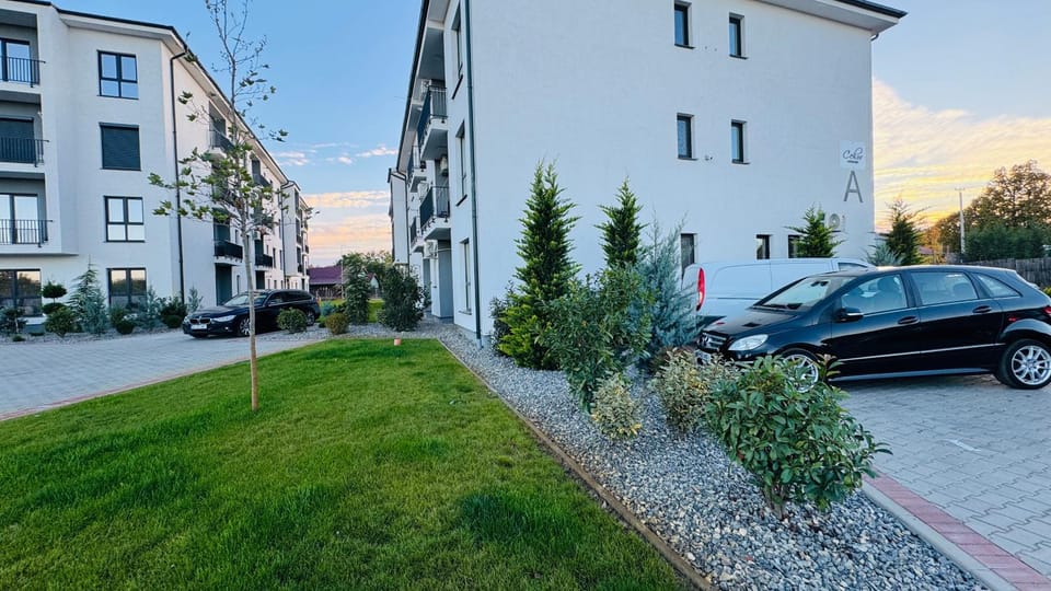 Property building, Garden, Garden view, Parking