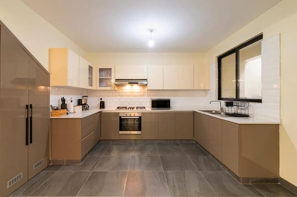 Elegant 4BR Townhouse with pool near Wilson Airport Villa in Nairobi County