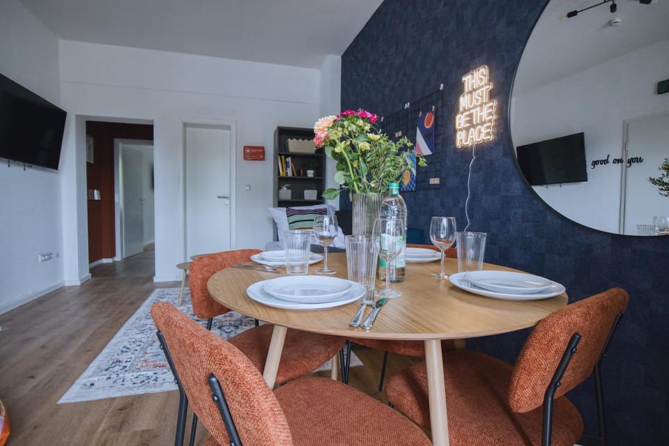 Communal lounge/ TV room, TV and multimedia, Living room, Dining area, Evening entertainment