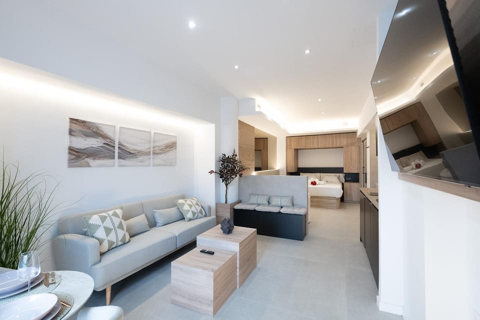 Photo of the whole room, furniture