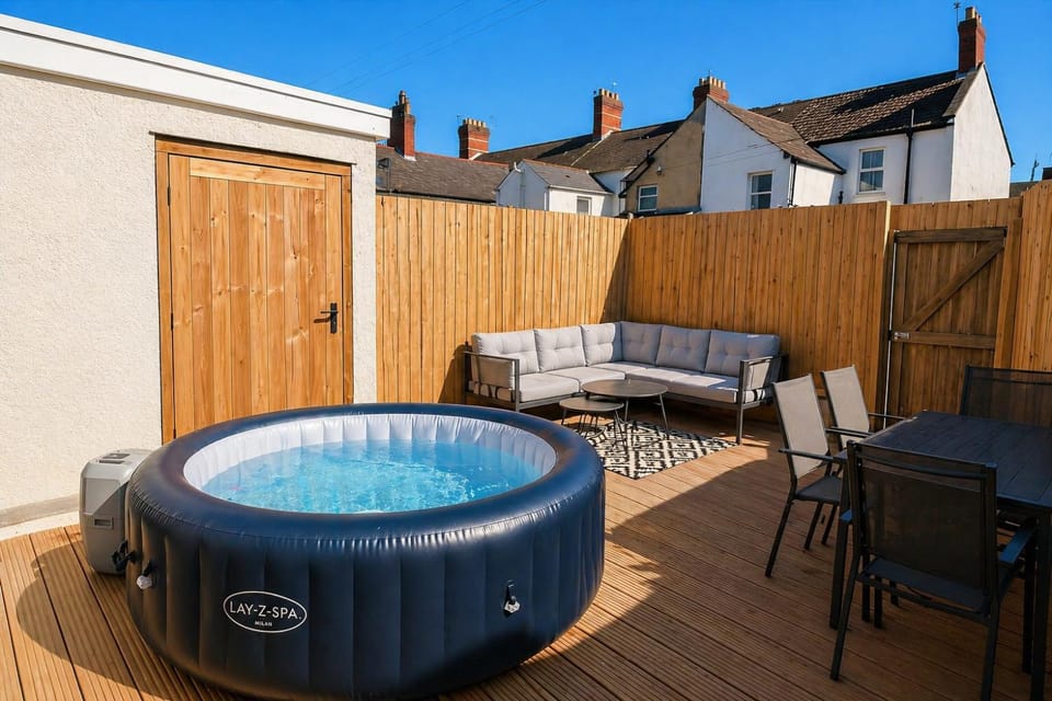 Garden, Hot Tub, Seating area